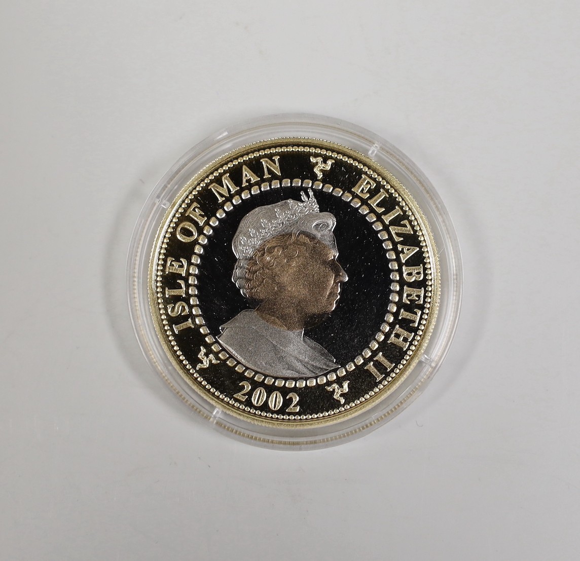 A cased Pobjoy mint tri-gold golden jubilee 1 crown coin, 2002, no. 483/999